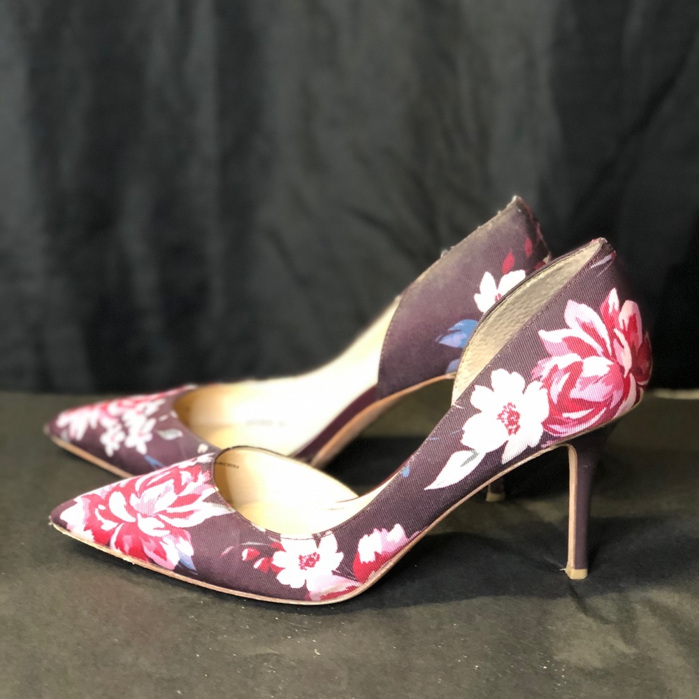 White House Black Market floral print pumps